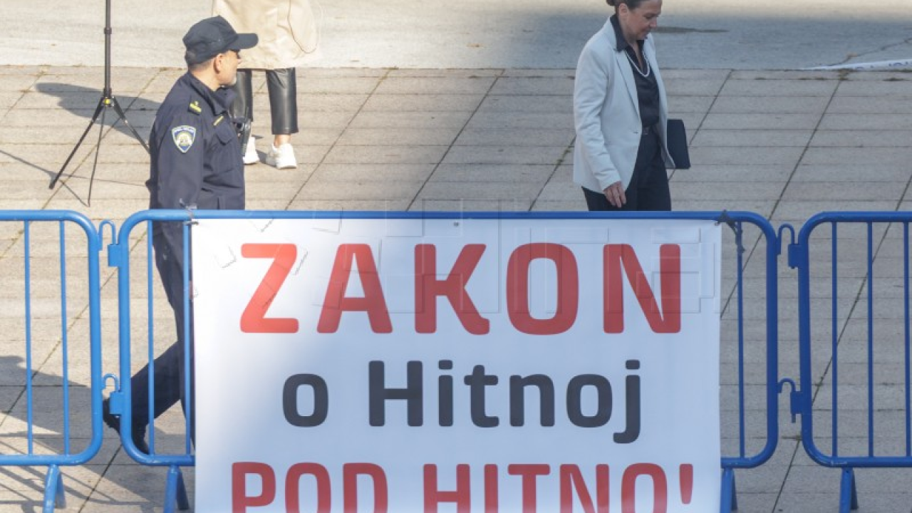 'Hitnjaci' prosvjeduju ispred NSK, traže povrat beneficiranog staža