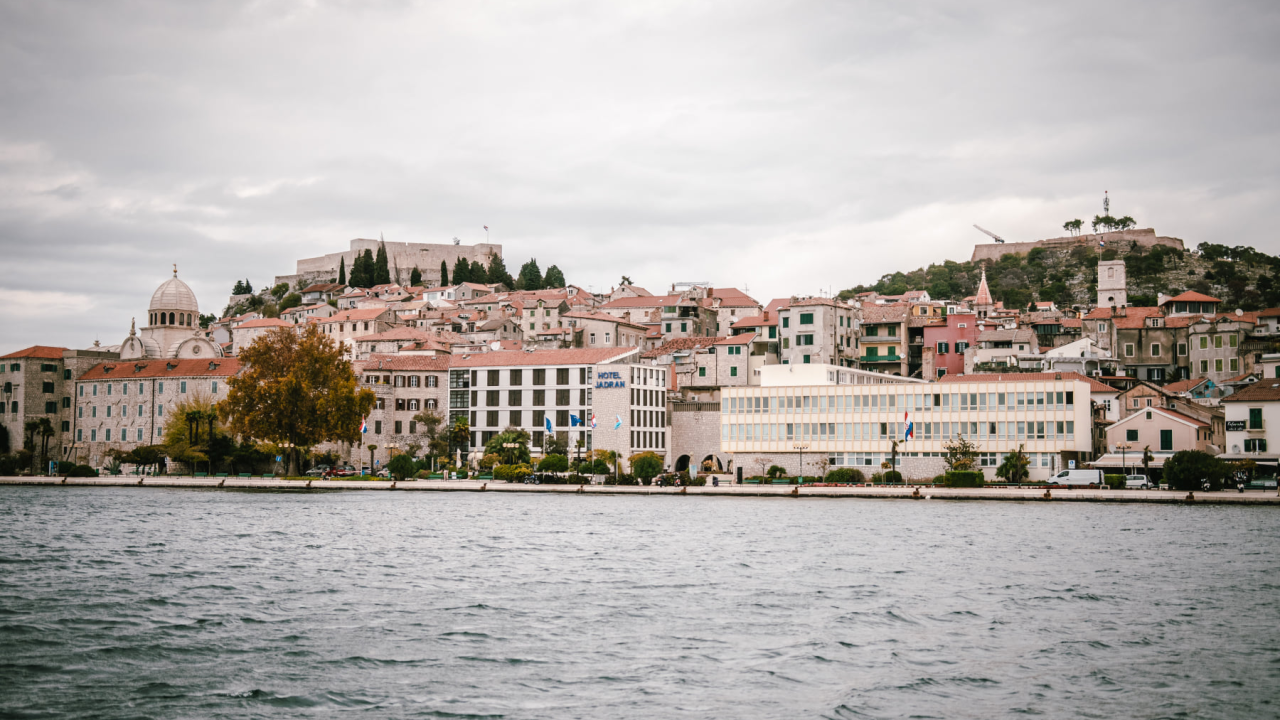 Petak oblačniji uz moguću kišu