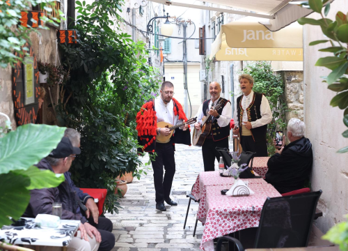 Šibenska konoba oživljava običaj marendavanja petkom uz klapsku pjesmu