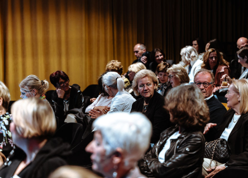 Fotografija 29 - Amira Medunjanin otvorila novu sezonu u Kući umjetnosti Arsen, publika ju nagradila dugotrajnim pljeskom