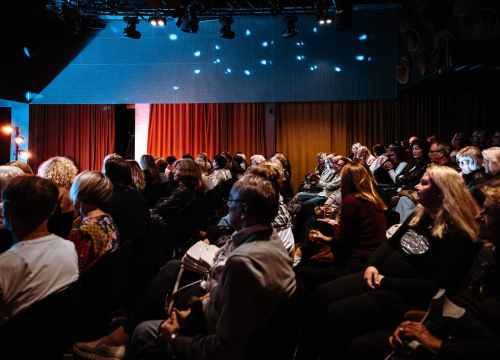 Fotografija 23 - Amira Medunjanin otvorila novu sezonu u Kući umjetnosti Arsen, publika ju nagradila dugotrajnim pljeskom