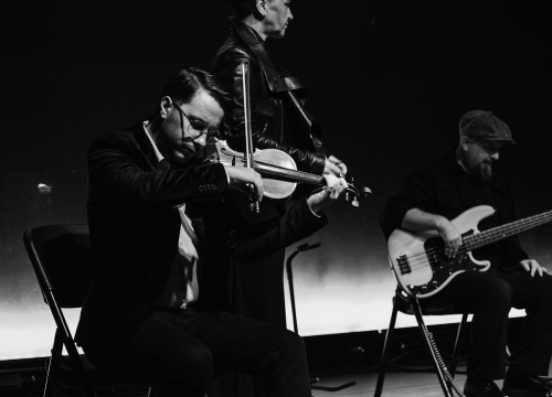 Fotografija 24 - Amira Medunjanin otvorila novu sezonu u Kući umjetnosti Arsen, publika ju nagradila dugotrajnim pljeskom