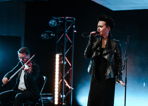 Fotografija 17 - Amira Medunjanin otvorila novu sezonu u Kući umjetnosti Arsen, publika ju nagradila dugotrajnim pljeskom