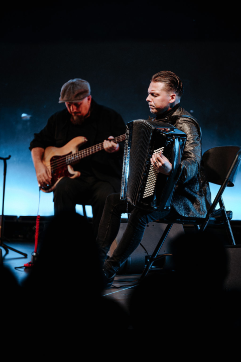Amira Medunjanin otvorila novu sezonu u Kući umjetnosti Arsen, publika ju nagradila dugotrajnim pljeskom