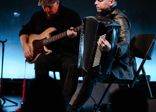 Fotografija 22 - Amira Medunjanin otvorila novu sezonu u Kući umjetnosti Arsen, publika ju nagradila dugotrajnim pljeskom