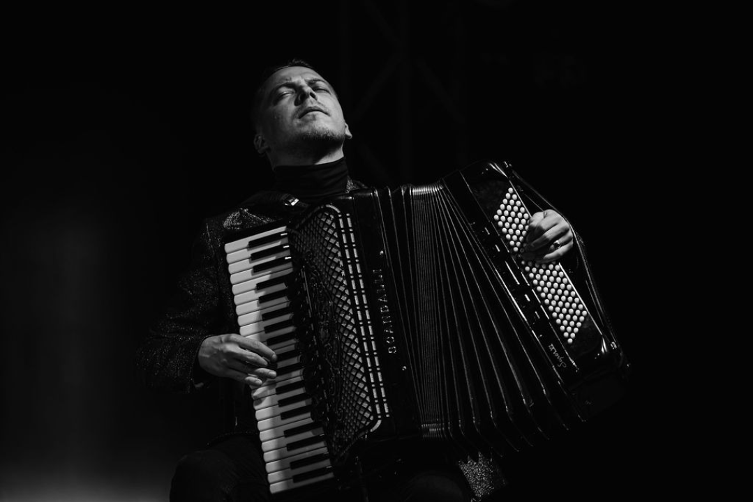 Amira Medunjanin otvorila novu sezonu u Kući umjetnosti Arsen, publika ju nagradila dugotrajnim pljeskom