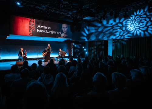 Fotografija 19 - Amira Medunjanin otvorila novu sezonu u Kući umjetnosti Arsen, publika ju nagradila dugotrajnim pljeskom