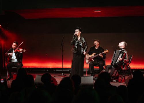 Fotografija 1 - Amira Medunjanin otvorila novu sezonu u Kući umjetnosti Arsen, publika ju nagradila dugotrajnim pljeskom