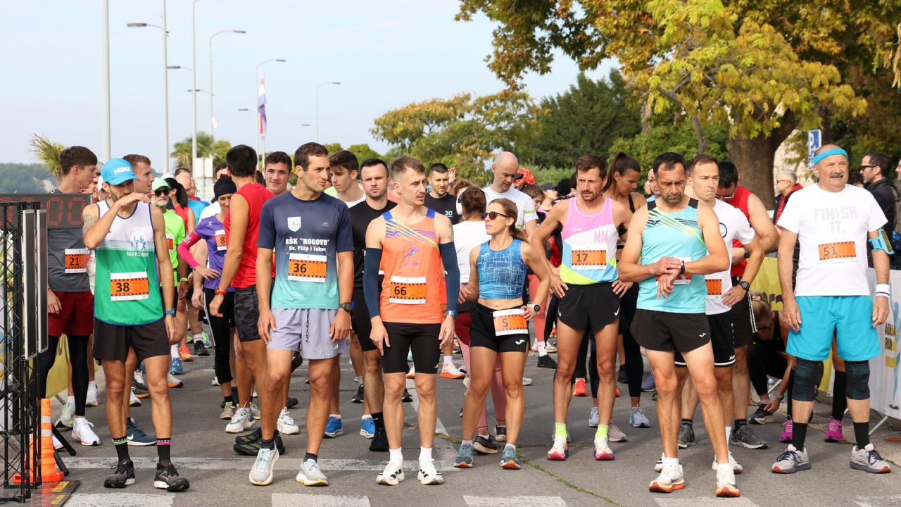 Šibenik trčao u čast Dražena Petrovića: Deseto izdanje ‘Šibenskih deset’ i ‘Draženove četvorke’ okupilo brojne trkače