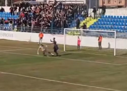 Navijač Zadra upao u teren i krenuo prema Funcutima, na tom putu udario golmana Šibenika