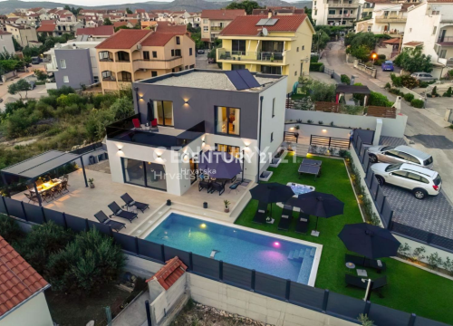 Fotografija 12 - Luksuz uz more: Izdvojili smo najljepše vile s bazenima u okolici Šibenika do 1,6 milijuna eura