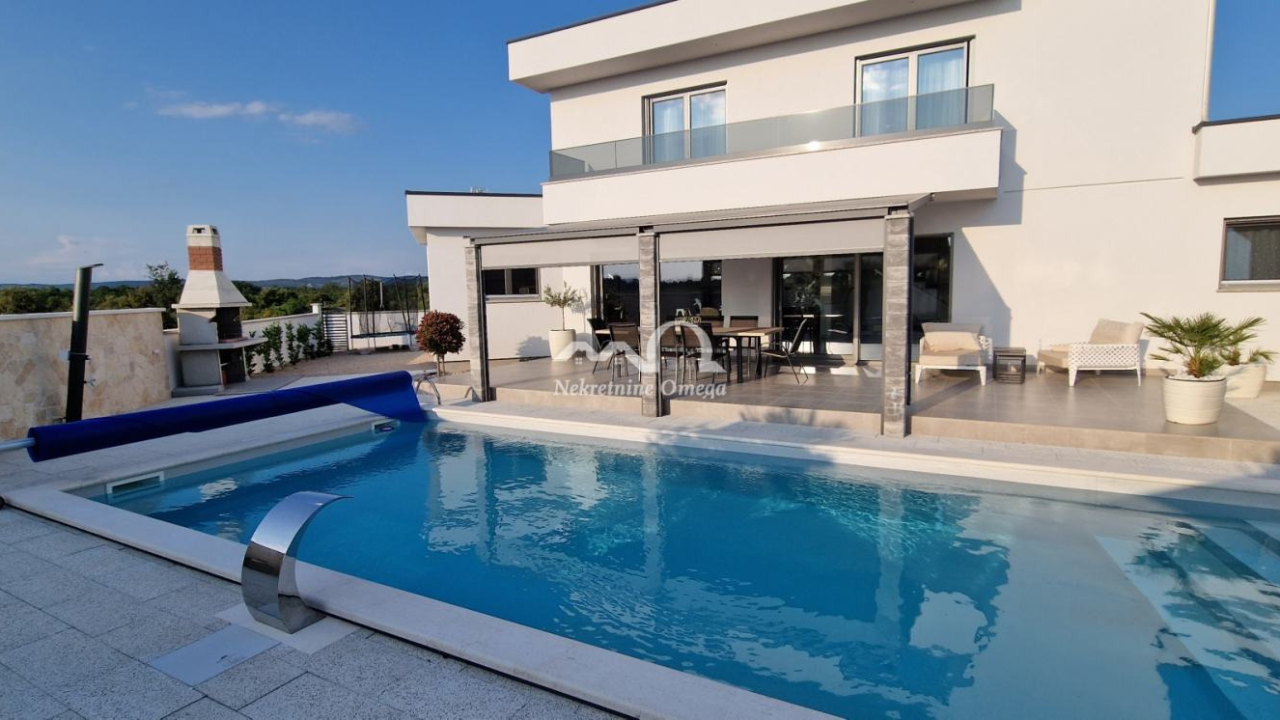 Luksuz uz more: Izdvojili smo najljepše vile s bazenima u okolici Šibenika do 1,6 milijuna eura