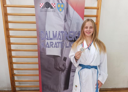 Fotografija 1 - FOTO Karateke Šibenika 1066 u Kaštelima potvrdile odličnu formu uoči državnog prvenstva