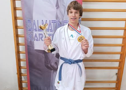 Fotografija 2 - FOTO Karateke Šibenika 1066 u Kaštelima potvrdile odličnu formu uoči državnog prvenstva