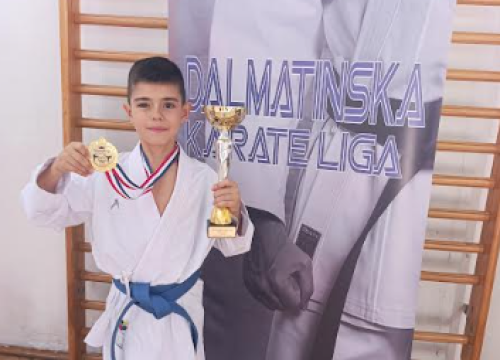 Fotografija 9 - FOTO Karateke Šibenika 1066 u Kaštelima potvrdile odličnu formu uoči državnog prvenstva