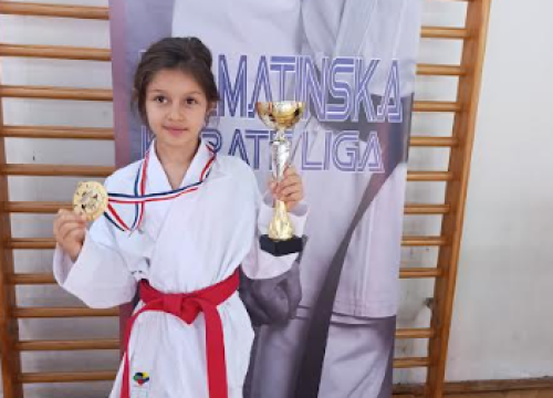 Fotografija 11 - FOTO Karateke Šibenika 1066 u Kaštelima potvrdile odličnu formu uoči državnog prvenstva