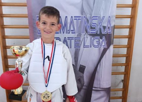 Fotografija 13 - FOTO Karateke Šibenika 1066 u Kaštelima potvrdile odličnu formu uoči državnog prvenstva