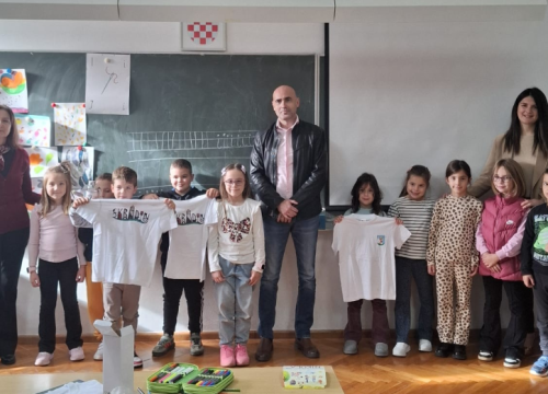 Učenici sa skradinskog područja dobili poklone od gradonačelnika