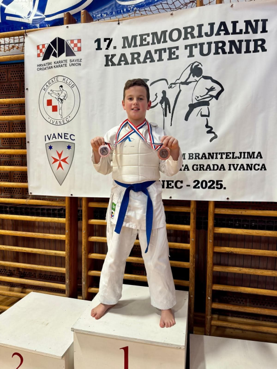 FOTO Vikend pun borbi za Karate klub Phoenix: Sudjelovao na dva turnira, vratio se sa 19 medalja