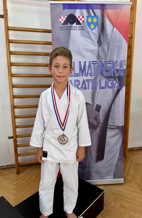 FOTO Vikend pun borbi za Karate klub Phoenix: Sudjelovao na dva turnira, vratio se sa 19 medalja