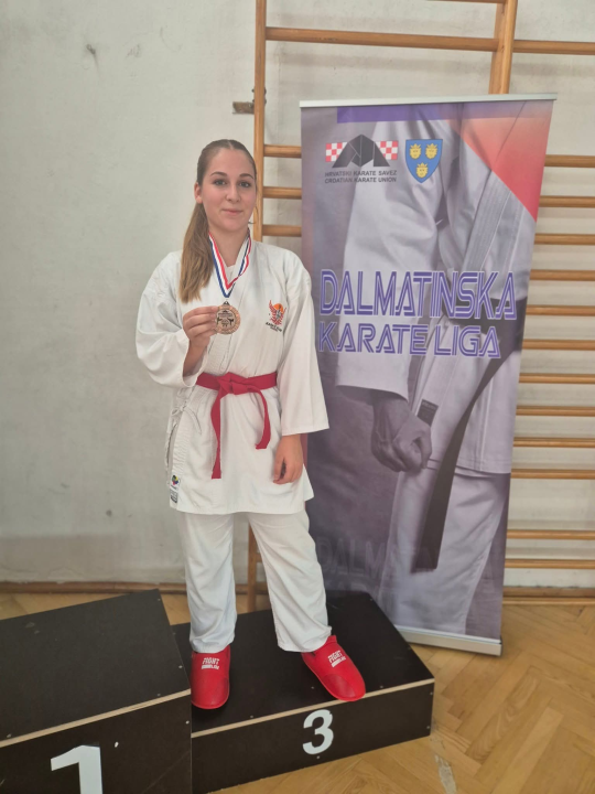 FOTO Vikend pun borbi za Karate klub Phoenix: Sudjelovao na dva turnira, vratio se sa 19 medalja