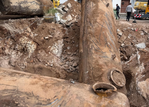 Fotografija 5 - Ispod Vanjskog otkriveni i uklonjeni spremnici goriva stare benzinske pumpe