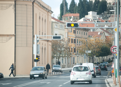 Stižu semafori s četiri svjetla!