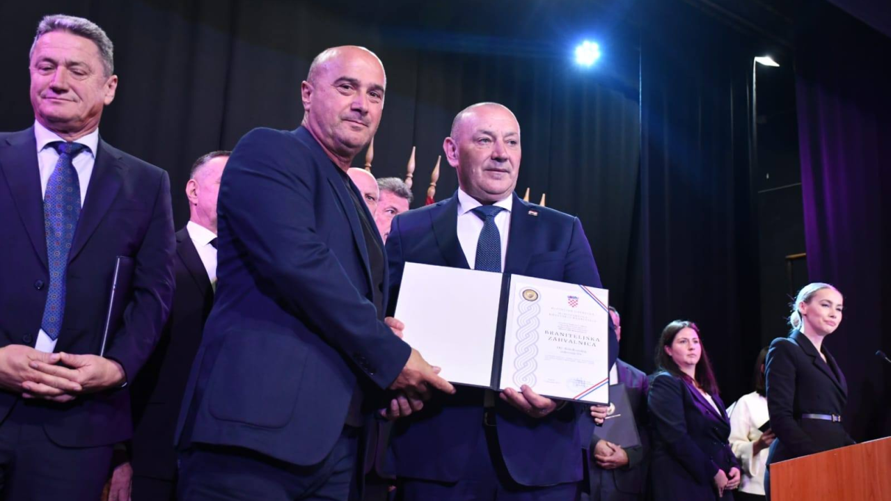 Ministar Medved uručio braniteljsku zahvalnicu 142. DP drniške brigade