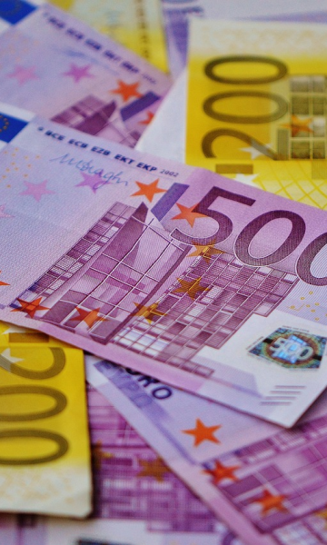 Bolna usporedba: Slovenci zarađuju više, a političare plaćaju upola manje nego mi