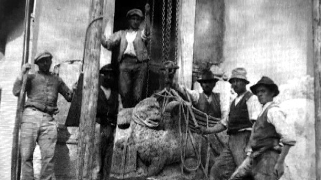 Umjesto filmova koji romantiziraju pretenzije naših susjeda, bolje bi bilo da od njih tražimo otetu baštinu