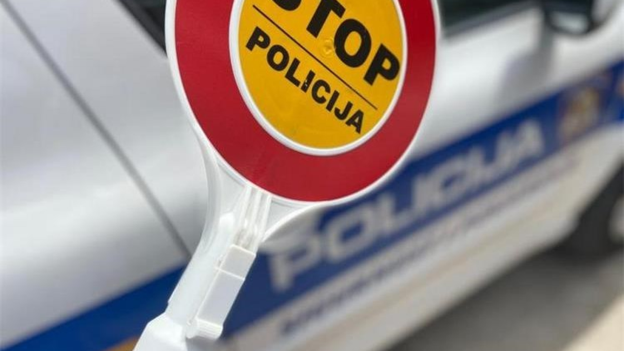 Mladi vozač u Vodicama odbio testiranje na droge, policiji predao marihuanu