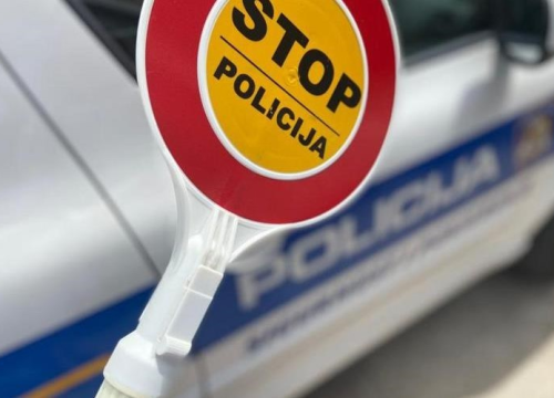 Mladi vozač u Vodicama odbio testiranje na droge, policiji predao marihuanu