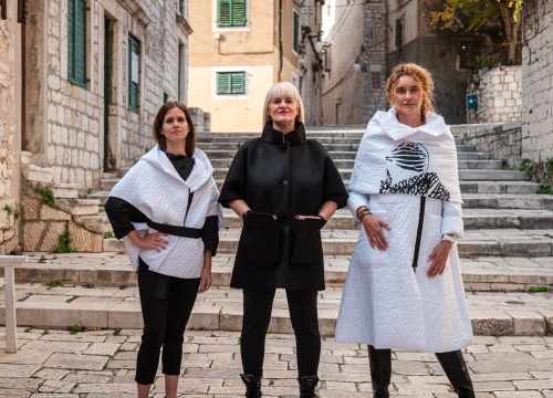 Fotografija 42 - FOTO Modni raj u Šibeniku: Otkrijte ekskluzivne kolekcije hrvatskih dizajnera u Galeriji Juraj Dalmatinac!