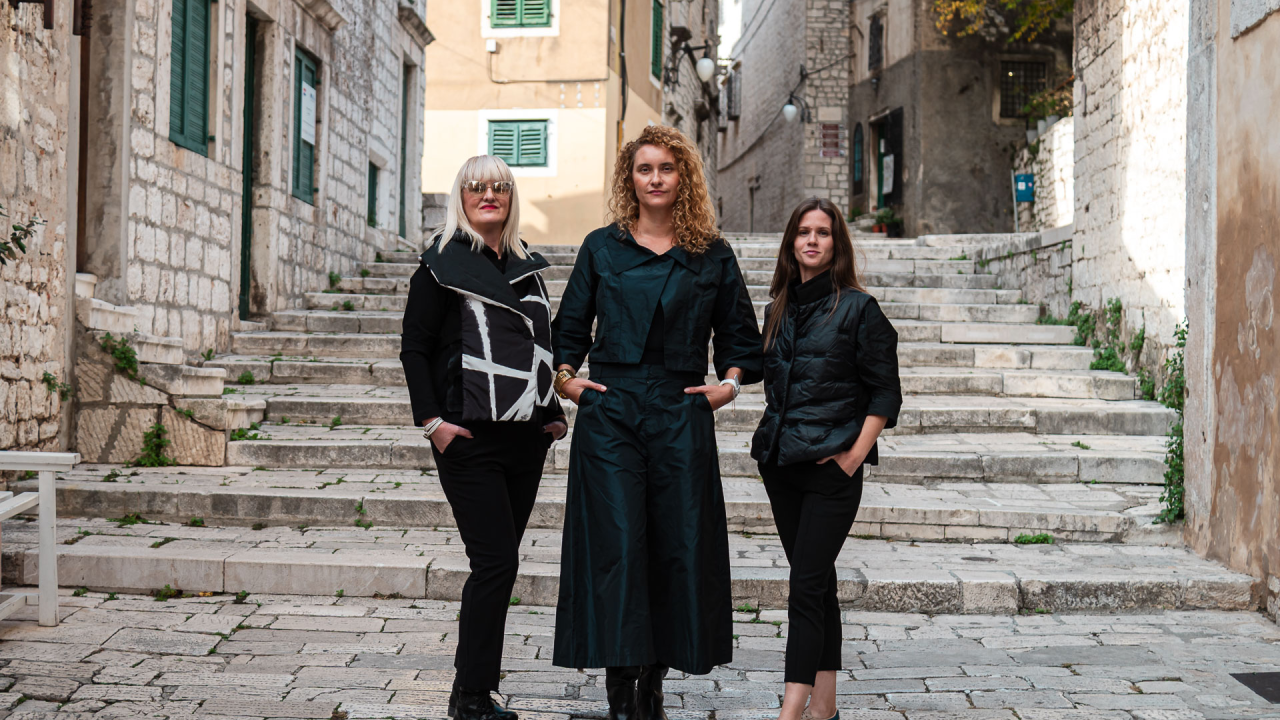 Modni raj u Šibeniku: Otkrijte ekskluzivne kolekcije hrvatskih dizajnera u Galeriji Juraj Dalmatinac!