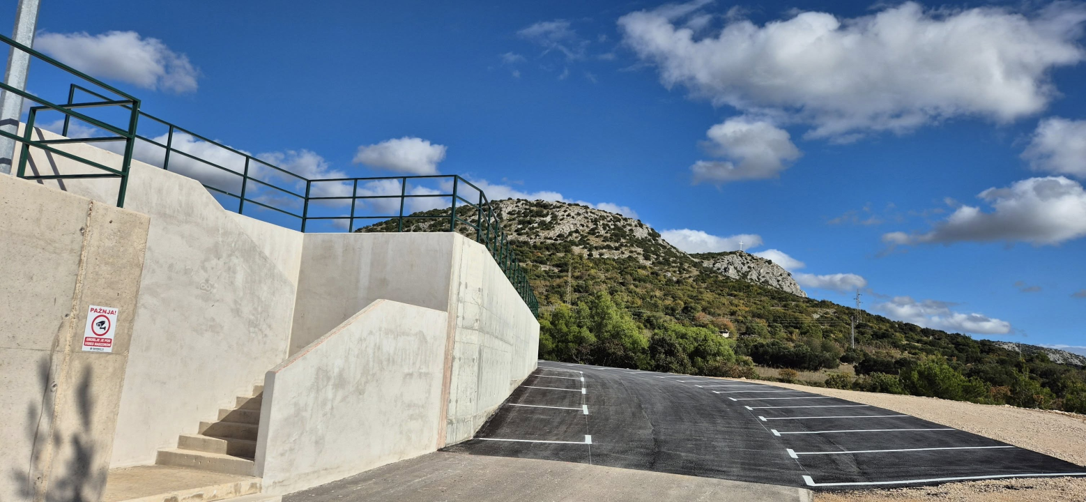 Uređen i otvoren novi parking na Kvanju