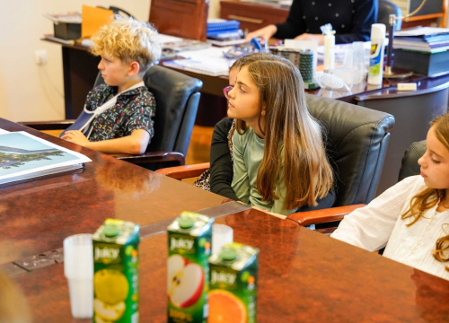 Fotografija 10 - Četvrtaši učiteljice Ivane Guberina posjetili gradonačelnika Burića. Evo što su ga pitali