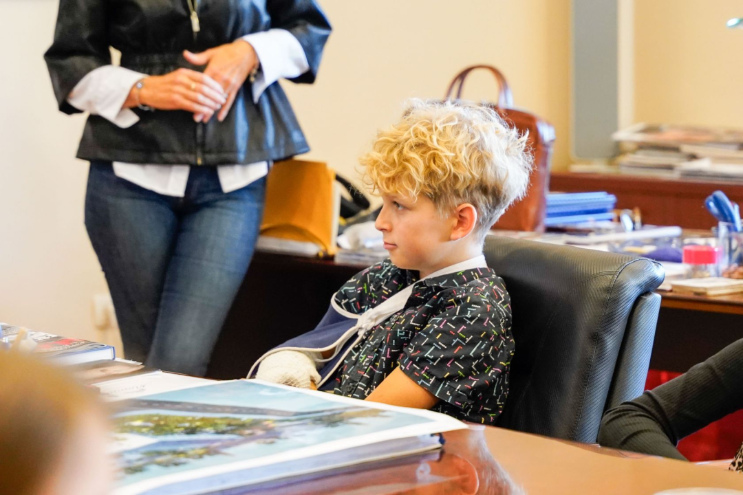 Četvrtaši učiteljice Ivane Guberina posjetili gradonačelnika Burića. Evo što su ga pitali