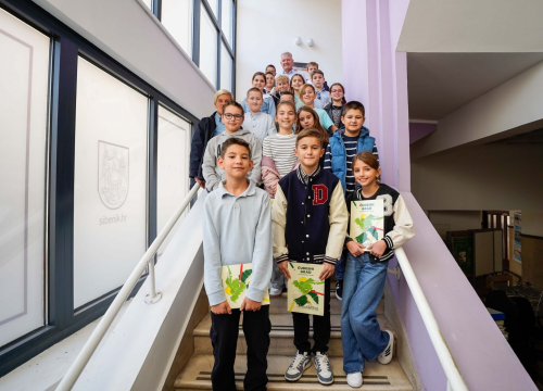 Četvrtaši učiteljice Ivane Guberina posjetili gradonačelnika Burića. Evo što su ga pitali