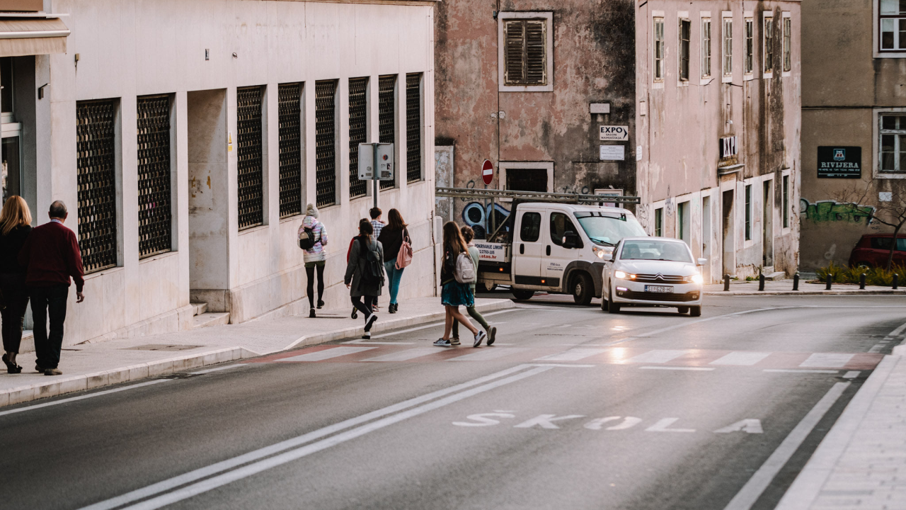 Vozači, od subote vrijedi 'zimsko' pravilo na cestama. Upalite svjetla, evo kolike su kazne