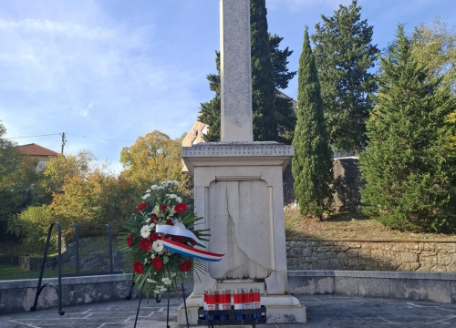 Fotografija 1 - Izaslanstvo Grada Drniša odalo počast žrtvama Domovinskog rata