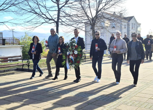 Fotografija 2 - Izaslanstvo Grada Drniša odalo počast žrtvama Domovinskog rata