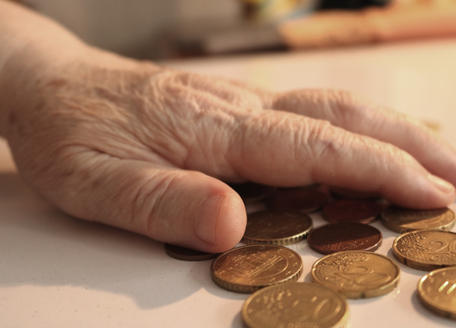 Više od 60 posto kućanstava u Hrvatskoj jedva 'spaja kraj s krajem'