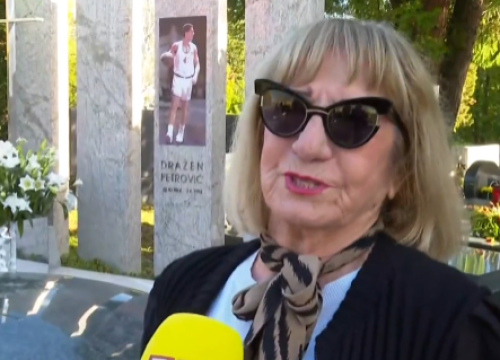 Biserka Petrović posjetila Draženov grob: ‘Uvijek je teško dolaziti na mjesto gdje već 32 godine počiva moj sin’