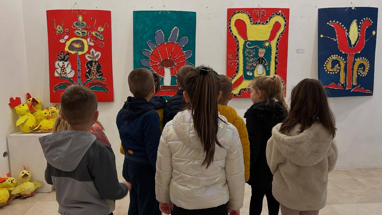 Svijet umjetnosti kroz dječje oči: U Krševanu otvorena izložba 'Prilozi za Muzej dječjeg likovnog stvaralaštva'