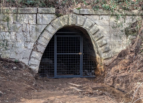 Fotografija 5 - Očuvanje industrijske baštine: Uređen plato ispred ulaza u bivši rudnik u Siveriću