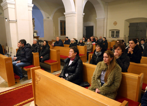 Fotografija 3 - Šibenski biskup Tomislav Rogić u sklopu pastirskog pohoda posjetio župe Jadrtovac i Vrpolje