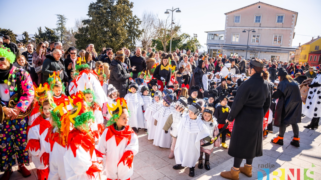 Pauci, miševi, superjunaci, jaja, princeze.. Šarenilo dječje maškarane povorke preplavilo Drniš