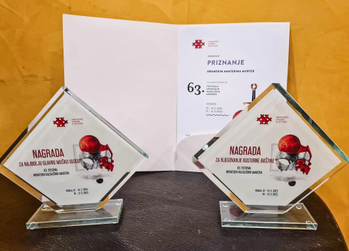 Fotografija 3 - Murterski dramski amateri osvajaju publiku diljem Hrvatske dok rade na novim predstavama