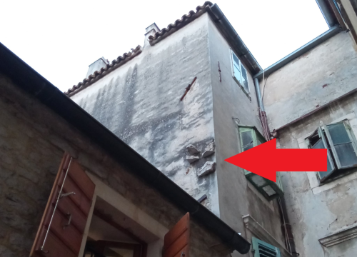 Evo što točno znače kameni ‘zubi’ na fasadama šibenskih starih kuća